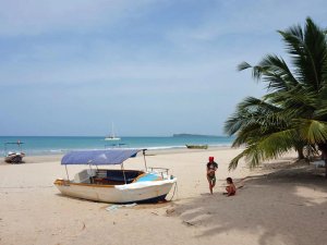 Fischerboot am Strand