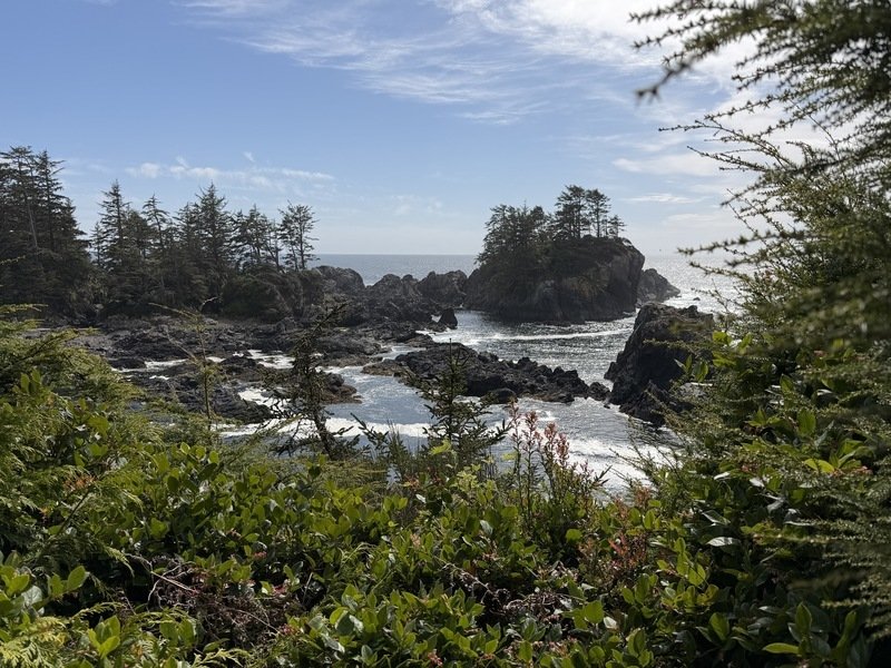 Blick auf Felsen und Wasser in Kanada
