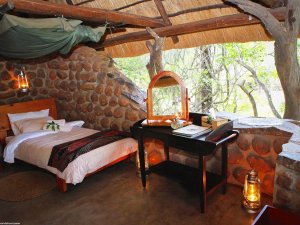 Übernachten im offenen Steincottage in Mkhaya in Eswatini