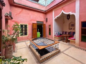 Innenhof eines Riads in Marrakesch, Marokko