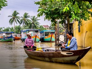 Vietnamesische Frauen in einem Boot