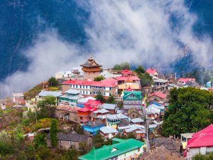 Shimladorf auf einem Hügel in Indien