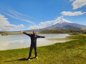 Reisender in Ecuador am Vulkan