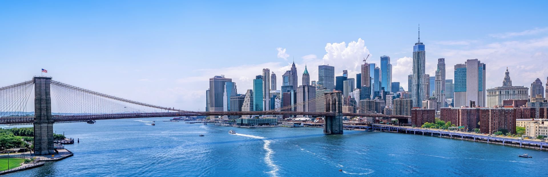 Skyline mit Brooklyn Bridge in New York in USA