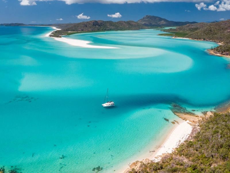 Türkisblaues Wasser im Hill Inlet am Whitehaven Beach