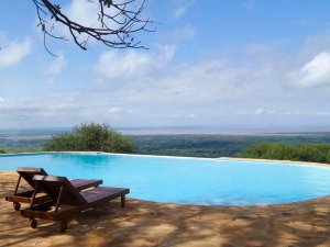 Lodge auĂźerhalb des Parks am Lake Manyara
