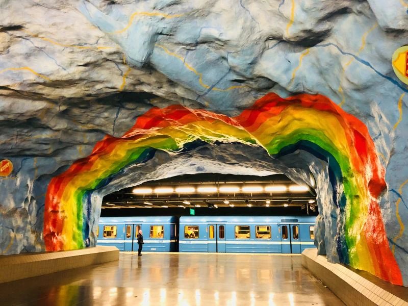 Bunter Bahnhof der U-Bahn in Stockholm, Schweden