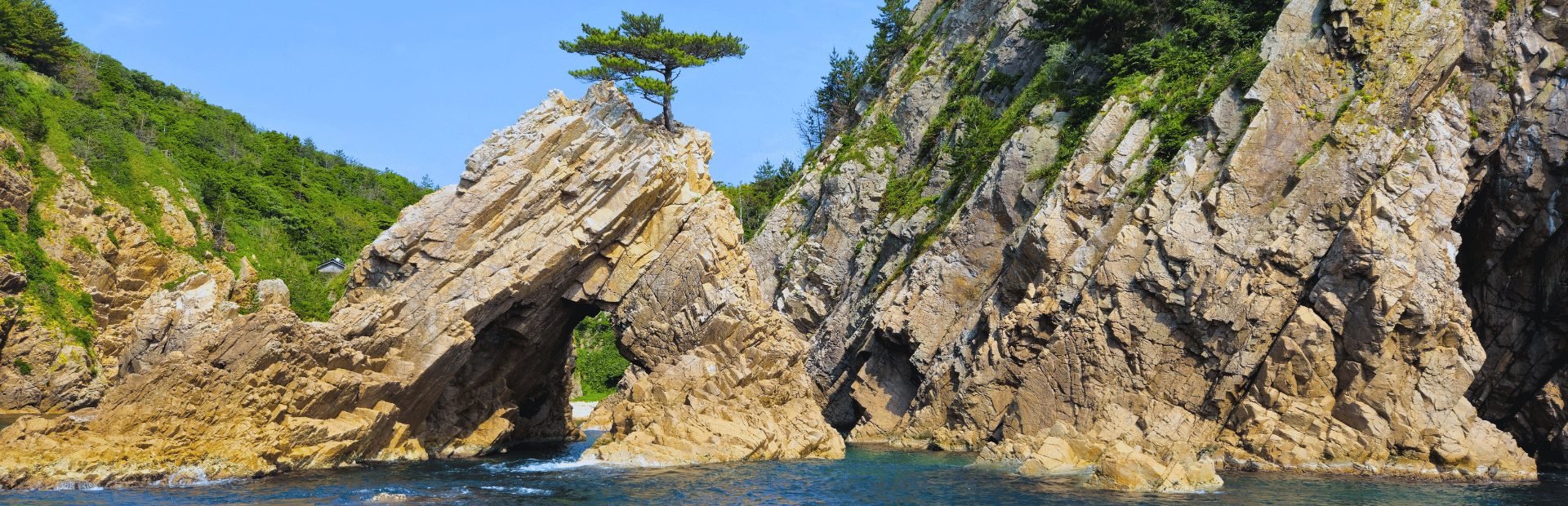 Felsküste von Uradome in Tottori in Japan