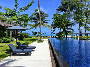 Pool im Hotel in Khao Lak, Thailand