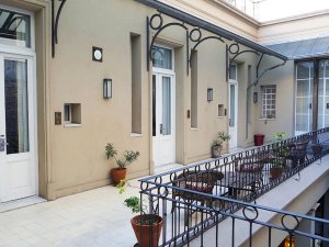https://cdn.erlebe.de/wp-content/uploads/sites/54/2024/08/argentina-buenos-aires-san-telmo-hotel-3.jpg