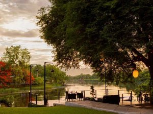 Terrasse des Hotels am River Kwai in Kanchanaburi, Thailand