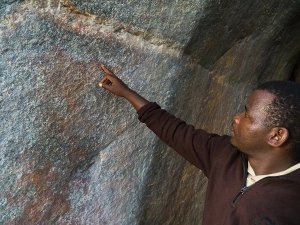 Felsmalereien in einer Höhle in Swaziland