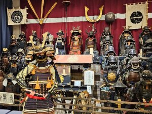 Frau im Samurai-Museum in Tottori in Japan