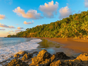 Sonnenuntergang am Strand an der Drake Bay in Costa Rica