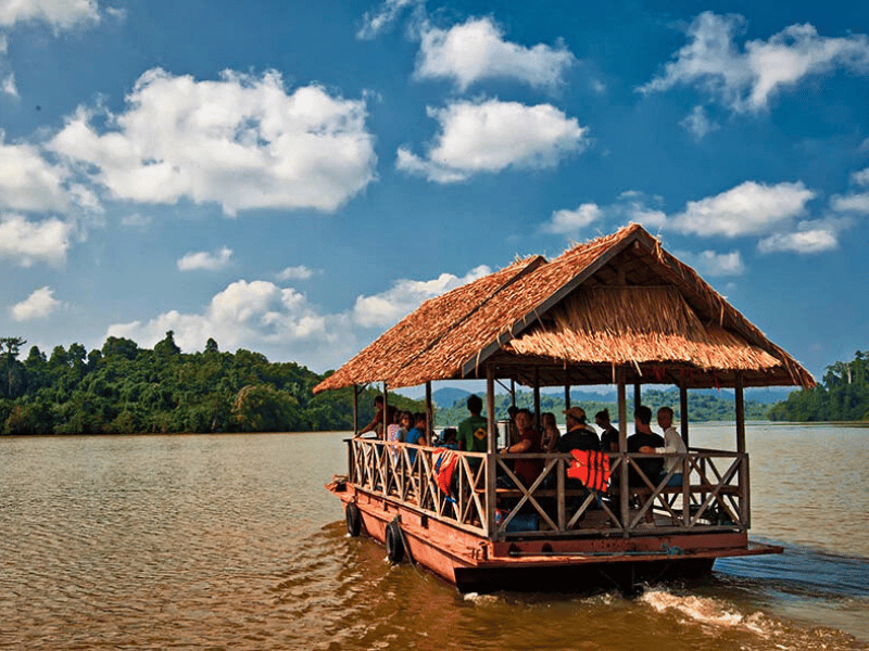 Anreise mit dem Boot zum Elephant Conservation Center in Laos