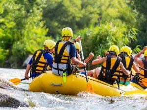 Uganda Biwindi eine Gruppe rafter in Aktion