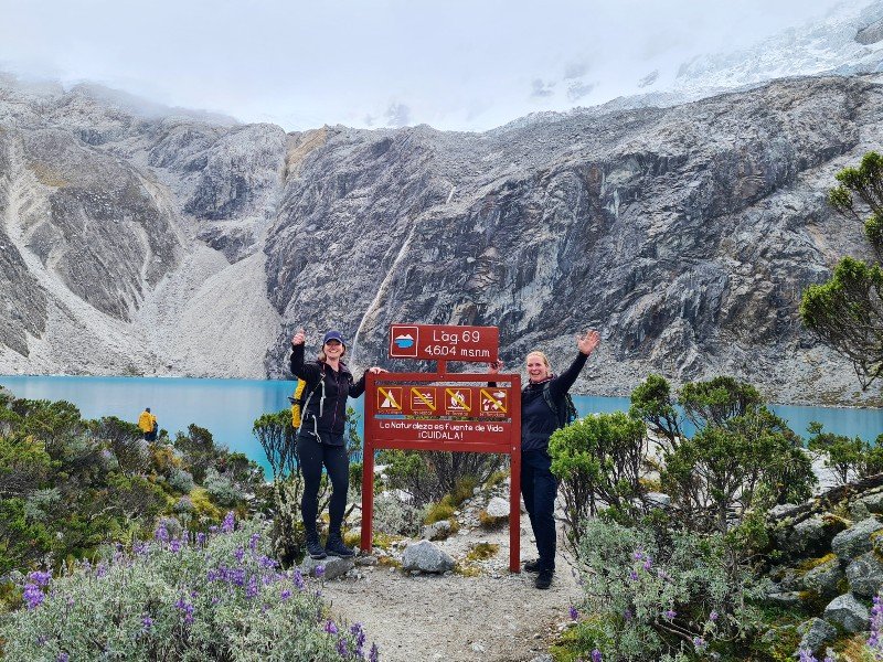 Lagune beim Trekking bei Huaraz in Peru