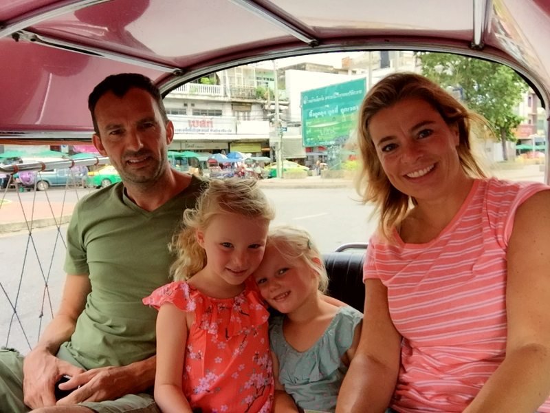 Familie im Tuk Tuk in Ayutthaya