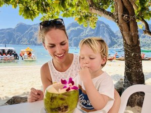 Kokusnuss am Strand von Thailand