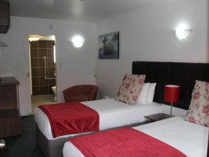 Twin-Bed-Zimmer im Hotel im Tongariro Nationalpark, Neuseeland