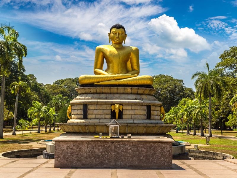 Buddha in einem Park in Colombo, Sri Lanka