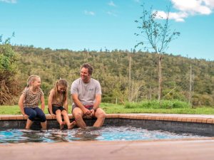 Familie im Glamping Zelt in Südafrika