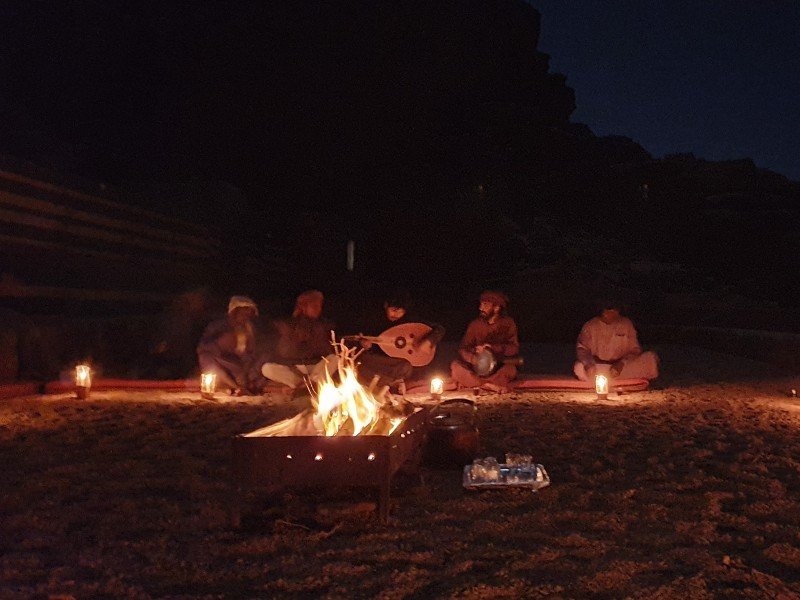 Beduinen im Wadi Rum am Lagerfeuer Jordanien