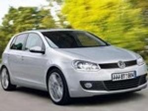 Kleines, silberfarbenes Auto