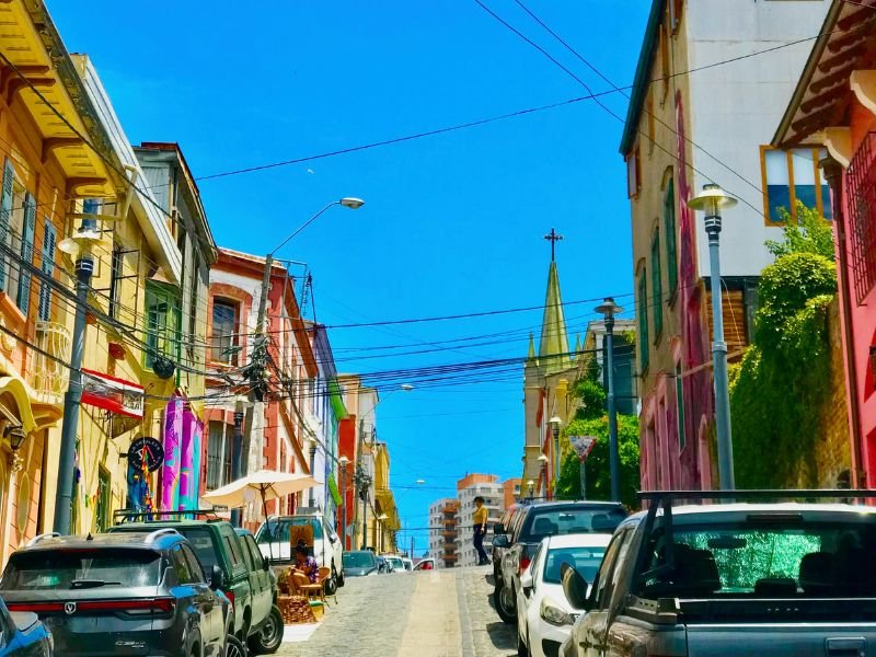 Bunte Straße von Valparaiso in Chile