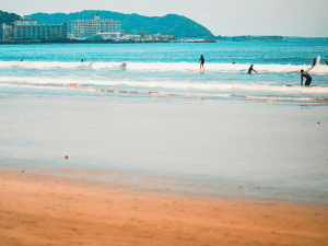 Surfer am Strand von Kamakura