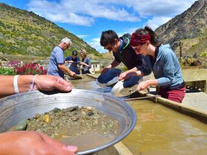 Reisende beim Goldwaschen bei Dawson City, Yukon, Canada