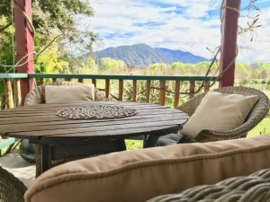 Gemütliche Sitzlounge in der Unterkunft in Murchison, Neuseeland
