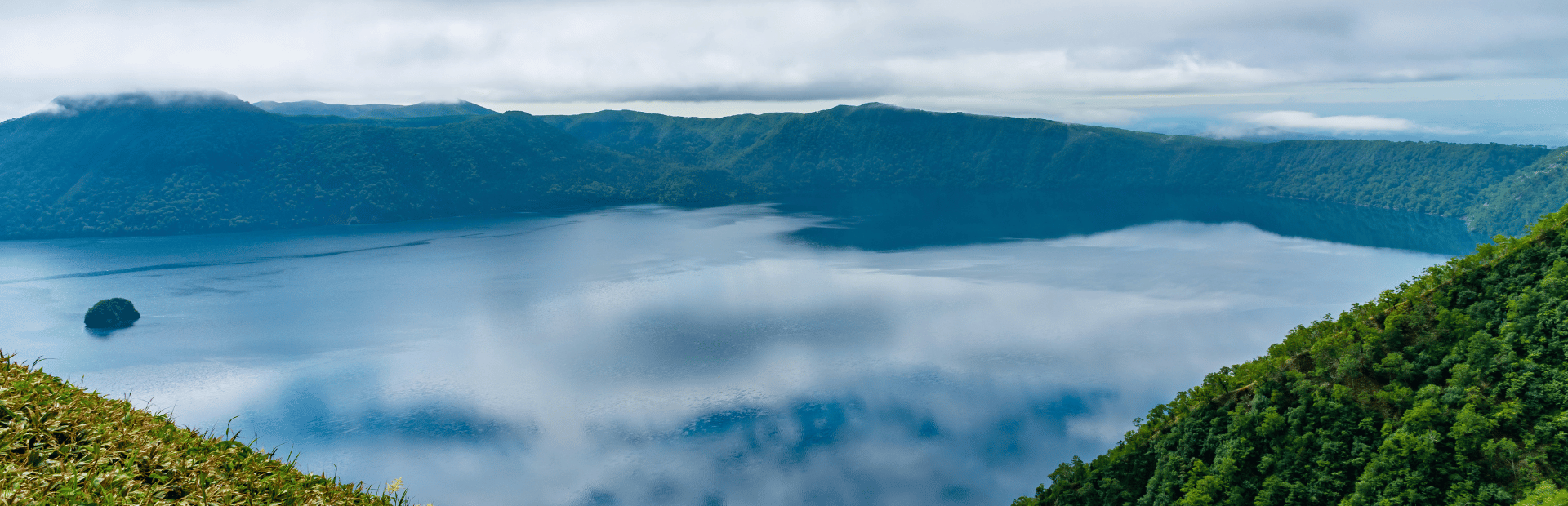 Panoramablick über den Lake Akan