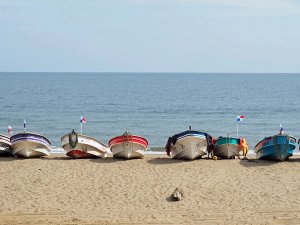 Boote am Strand von Pedasi