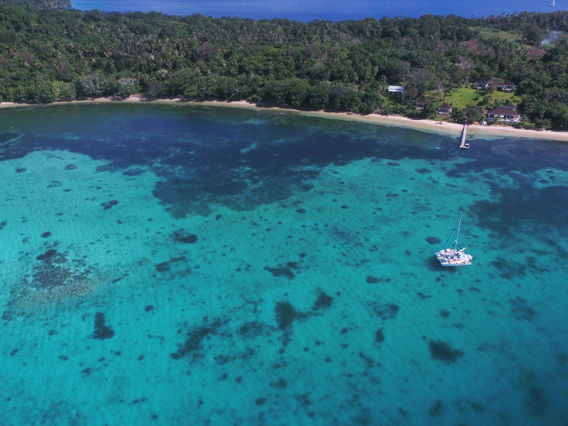 Drohnenaufnahme Hotel Tonga und Riff