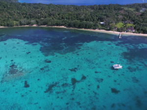 Drohnenaufnahme Hotel Tonga und Riff