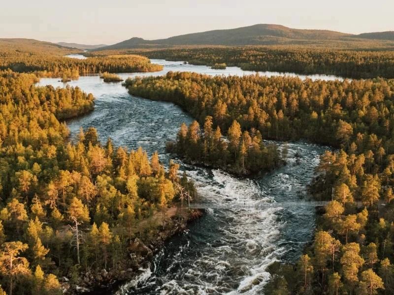 Fluss bei Inari, Finnland