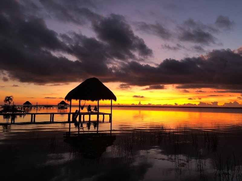 Sonnenuntergang in Bacalar Mexiko
