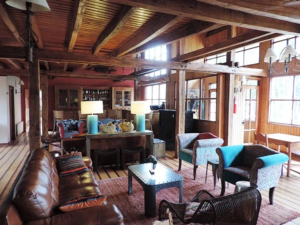 Sitzecke in Chaiten im Hotel