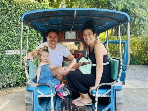 Familie im TukTuk