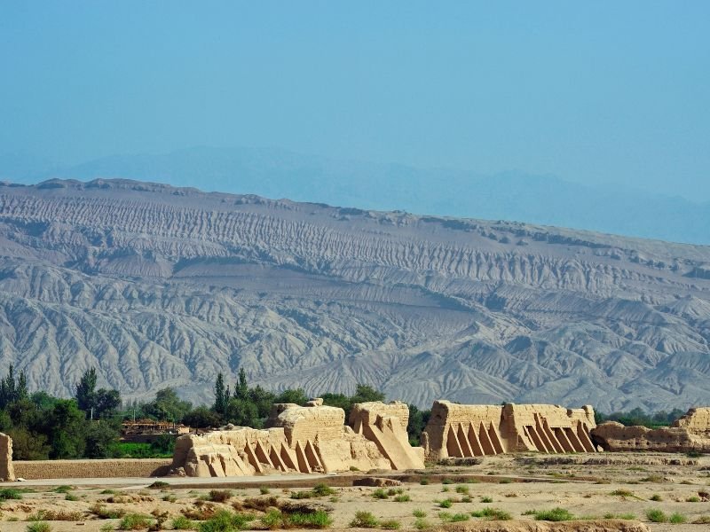 Landschaft mit Ruinen bei Turpan