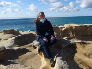 Reisespezialistin Corinna am Meer