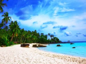 Langer Sandstrand und Meer auf Koh Kood Thailand