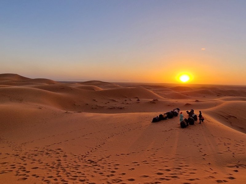 Sonnenuntergang in der Wüste in Marokko
