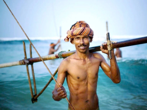 Fischer am Meer in Sri Lanka