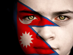 Nepal Junge mit Flagge