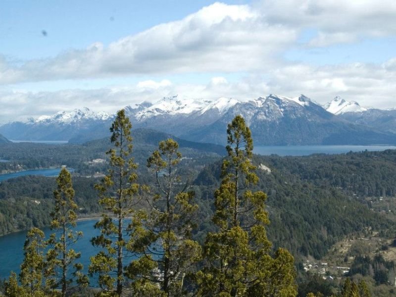 Landschaft mit See und Bergen in Bariloche Argentinien