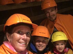 Touristen in der Falun Mine
