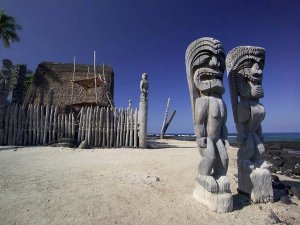 Tiki Statuen auf Hawaii