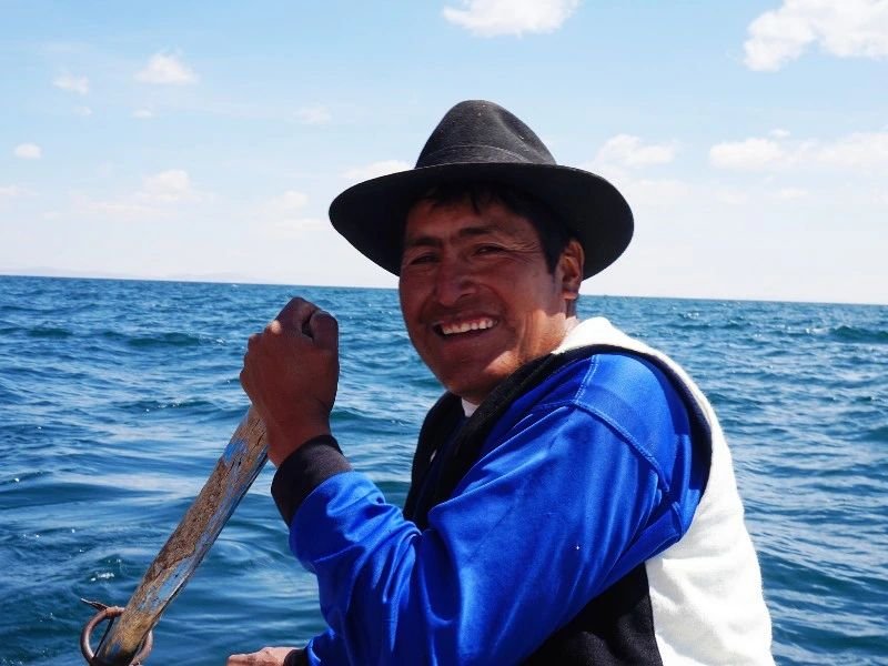 Locals am Titicacasee in Peru